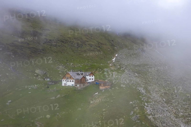 Furtschaglhaus bei Nebel