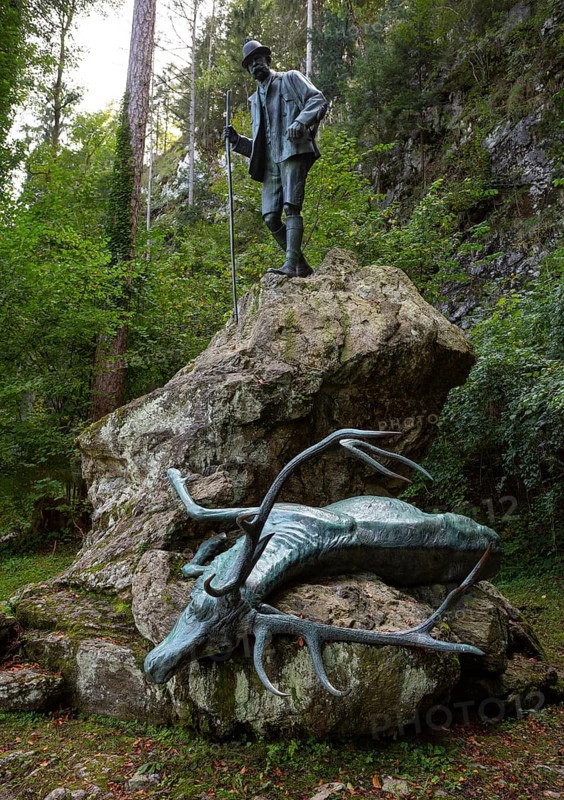 Kaiser hunting statue in Kaltenbach