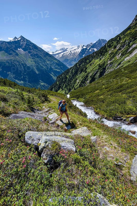 Hiker on the Kesselbach hiking trail