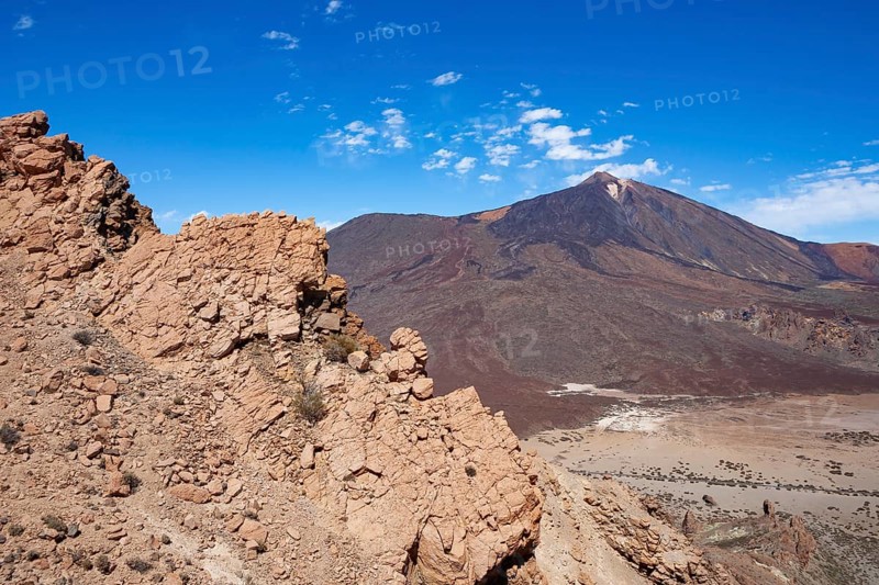 View from Sombrero de Chasna to the Canadas with the Teide