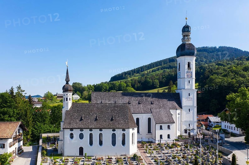 Cemetery chapel Heilig Blut and parish church St