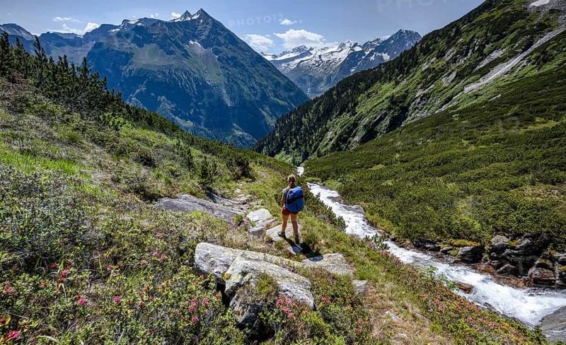 Hiker on the Kesselbach hiking trail
