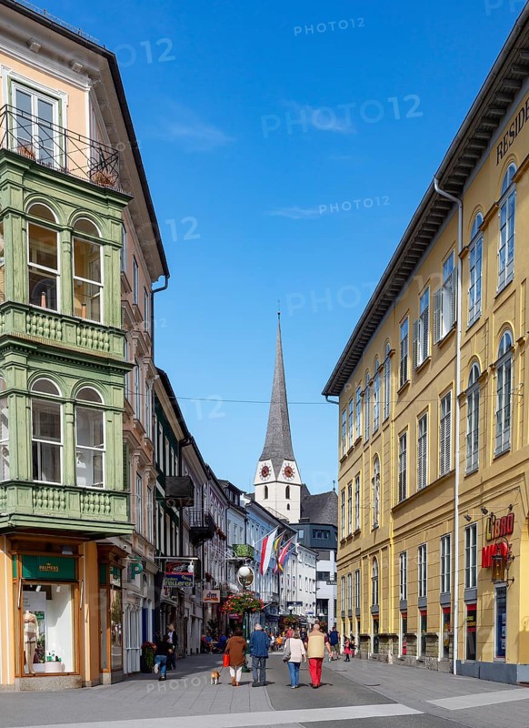 Pedestrian zone with parish church Sankt Nikolaus