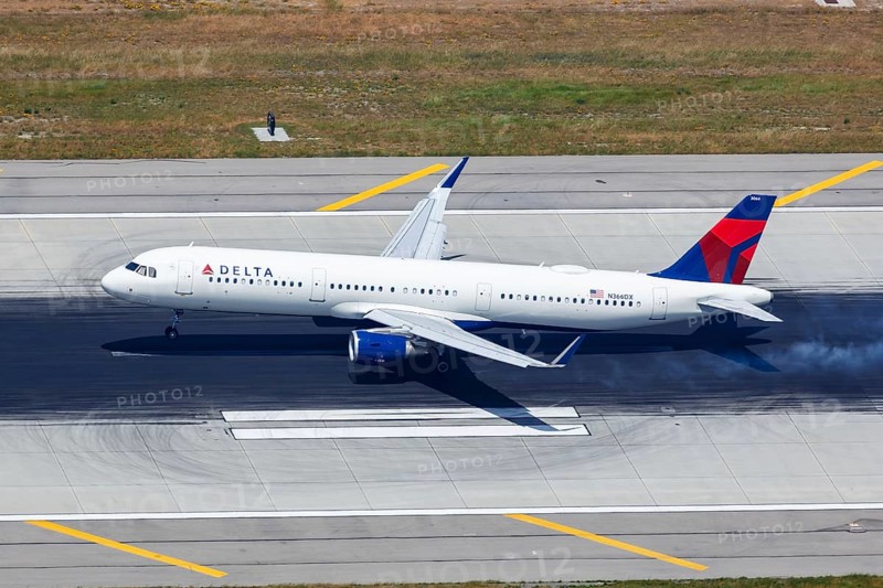 An Airbus A321 of Delta Air Lines with registration number N366DX at Los Angeles Airport