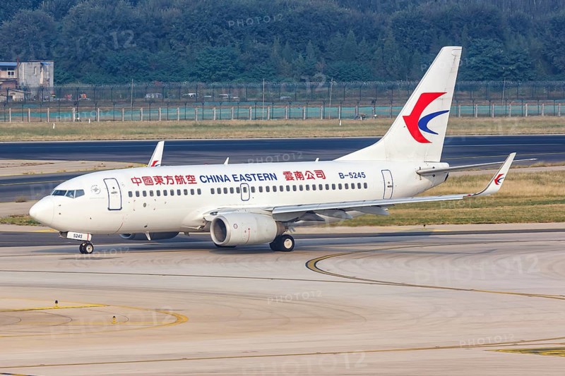 A Boeing 737-700 aircraft of China Eastern Airlines with registration number B-5245 at Beijing Airport