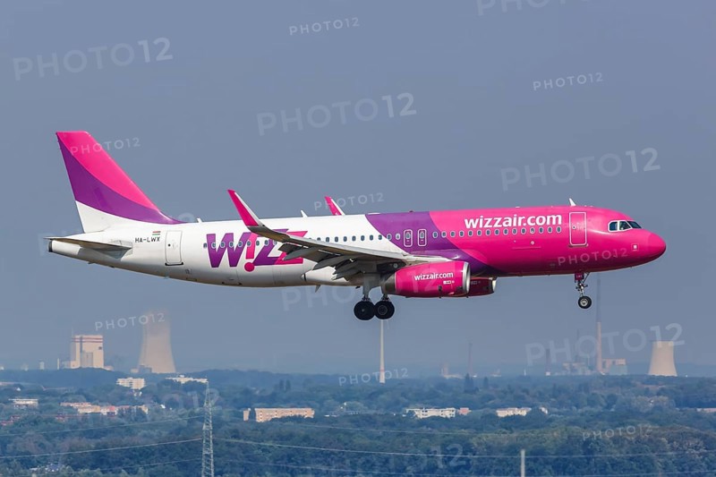 An Airbus A320 aircraft of Wizzair with the registration HA-LWX at Dortmund Airport