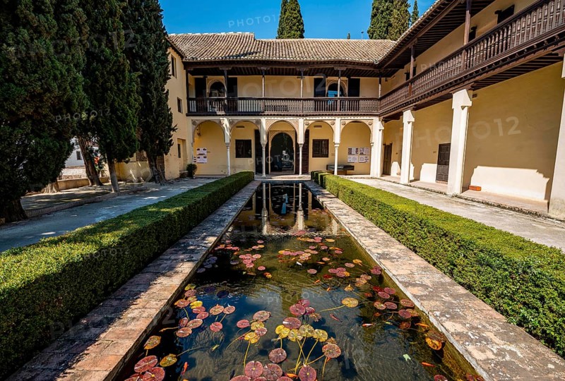Patio with fountain