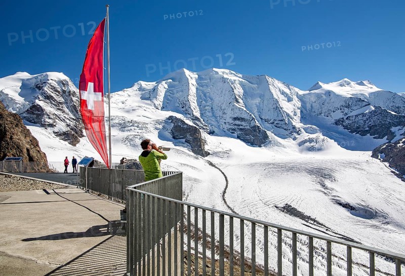 Panoramic terrace on the Diavolezza with Piz Palue and Persglacier