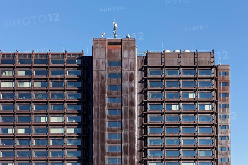 Office building with facade made of corten steel