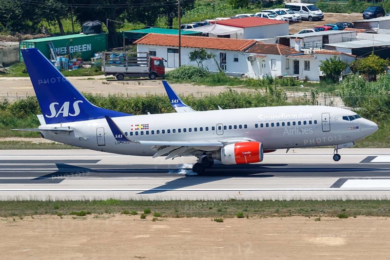 A Boeing 737-700 of SAS