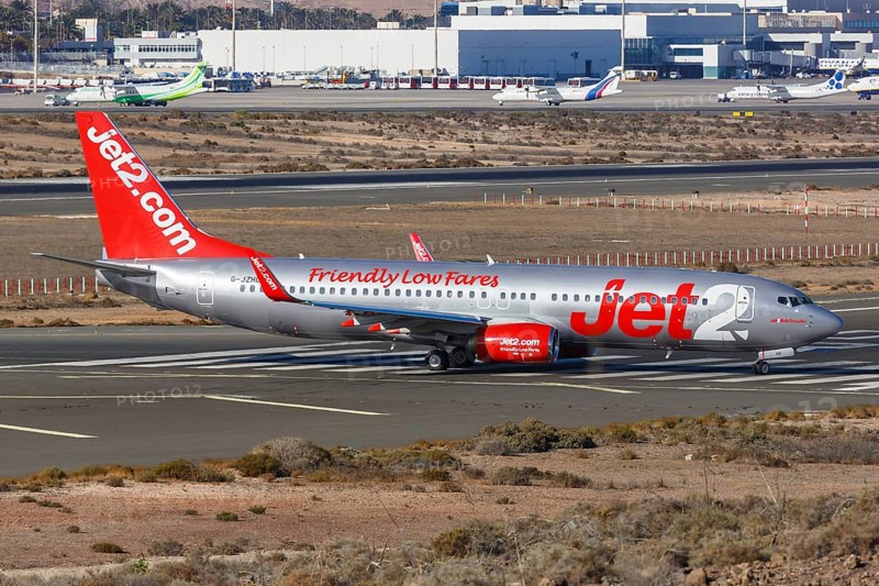 A Boeing 737-800 Jet2 aircraft with registration number G-JZHO at Gran Canaria Airport