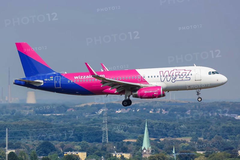 An Airbus A320 aircraft of Wizzair with the registration HA-LYQ at Dortmund Airport