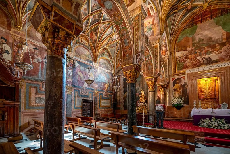 Wall and ceiling paintings with angels in the side chapel