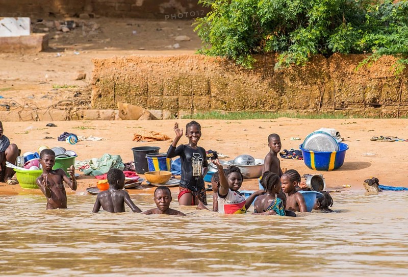 Children washing and playing Niger river