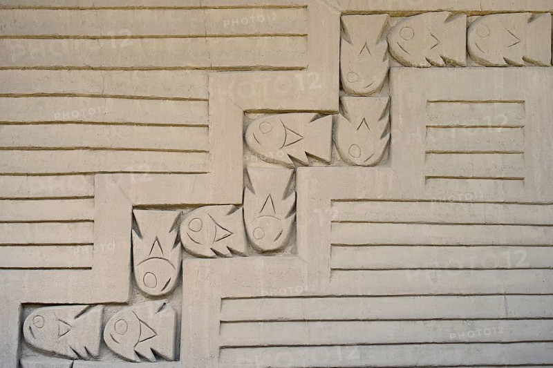 Relief with fishes on the wall of mud brick