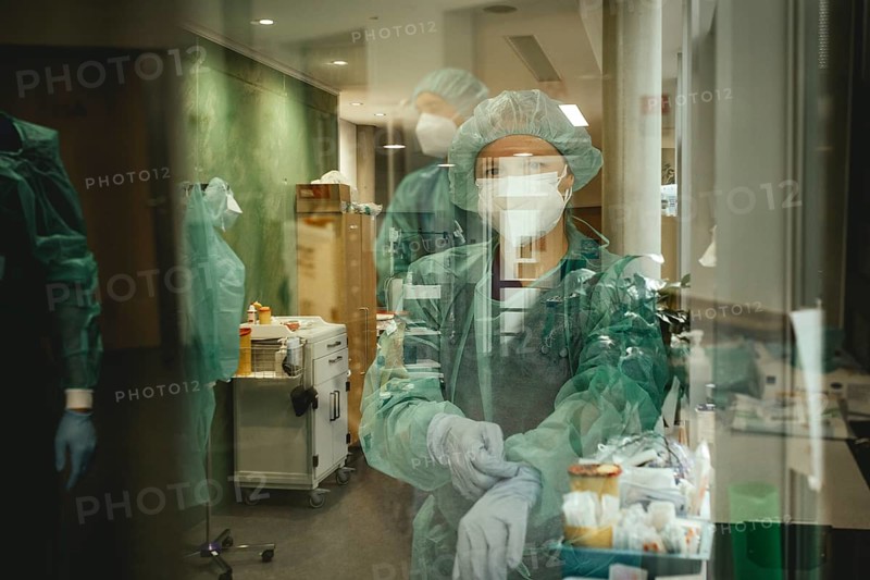 Doctors in front of entering the Covid ward