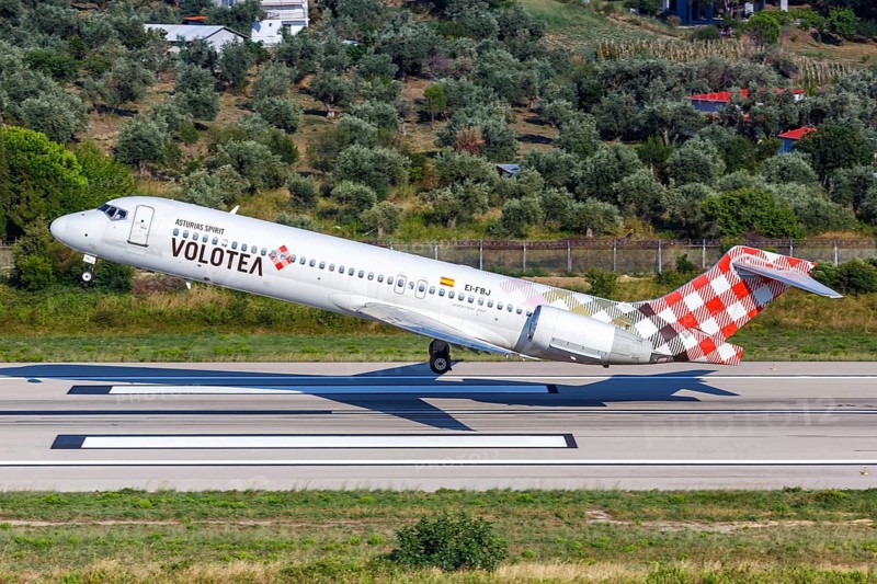 A Boeing 717-200 of Volotea with registration number EI-FBJ at Skiathos Airport