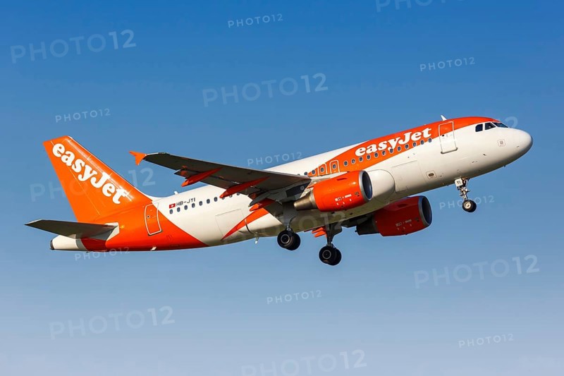 An EasyJet Switzerland Airbus A319 with the registration number HB-JYI at EuroAirport Basel Mulhouse