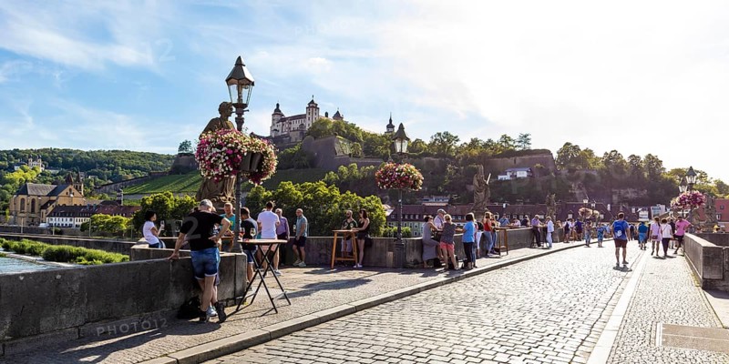 Serving Franconian wine at bar tables