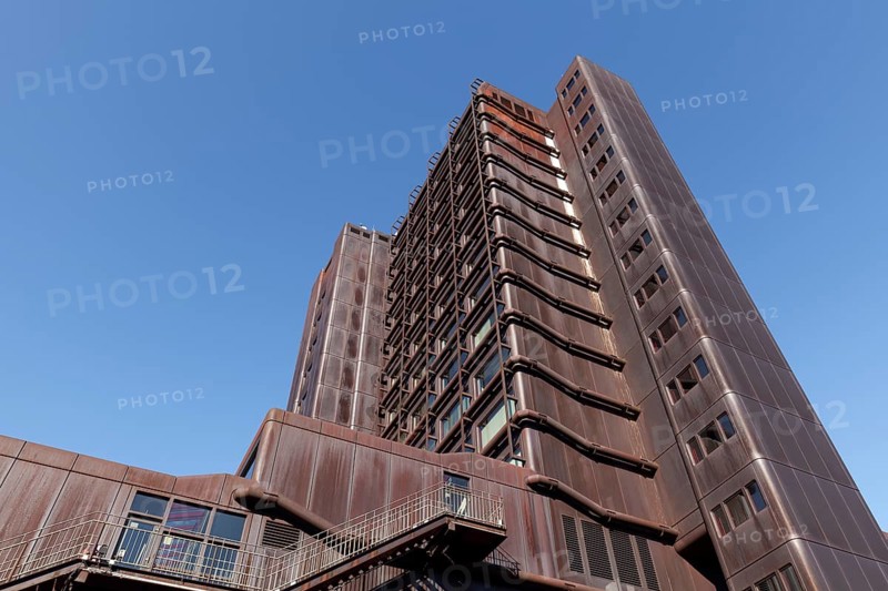 Office building with facade made of corten steel