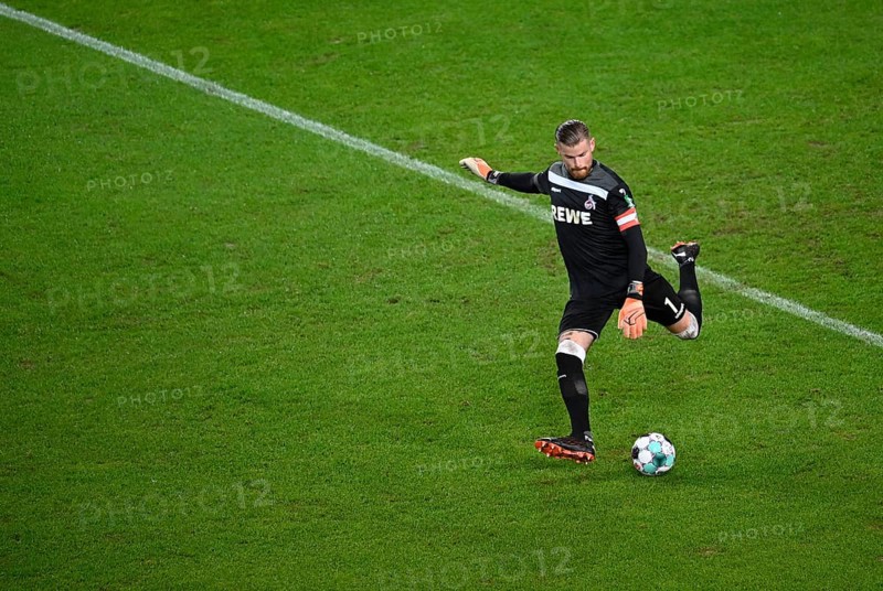 Tee shot goalkeeper Timo Horn 1st FC Cologne