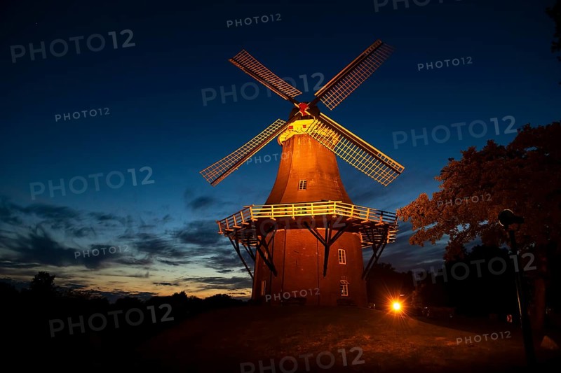 Illuminated Greetsiel twin mills