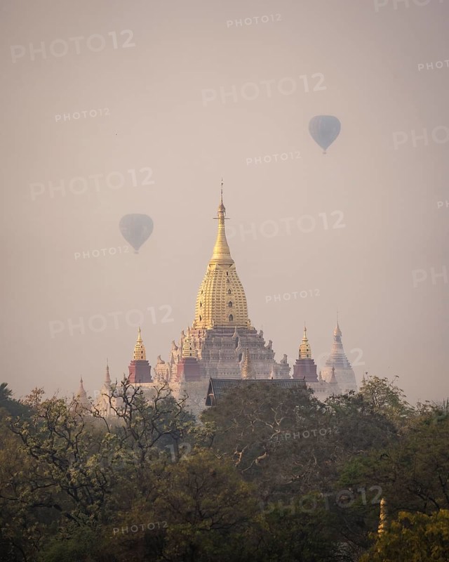 Ananda Temple with two balloons