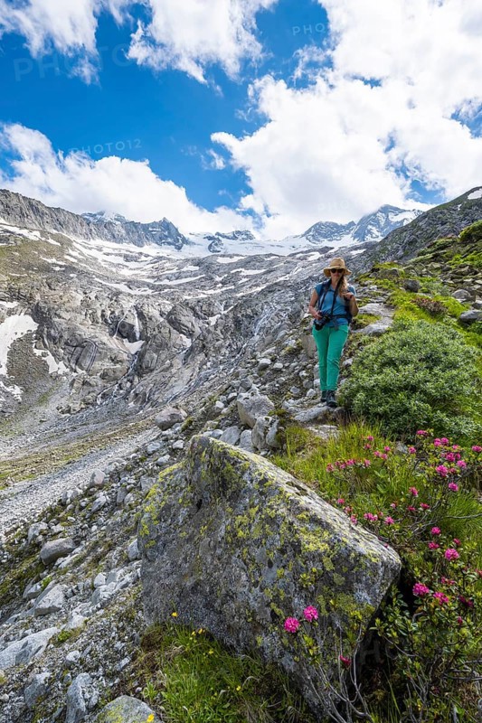 Hiker on the descent from Schoenbichler Horn to the Berliner Huette