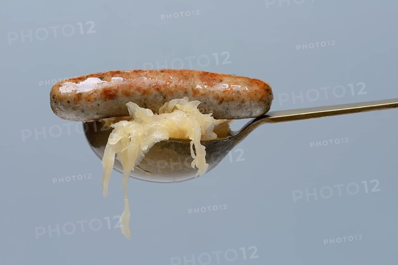 Nuremberg grilled sausages with sauerkraut on kellet