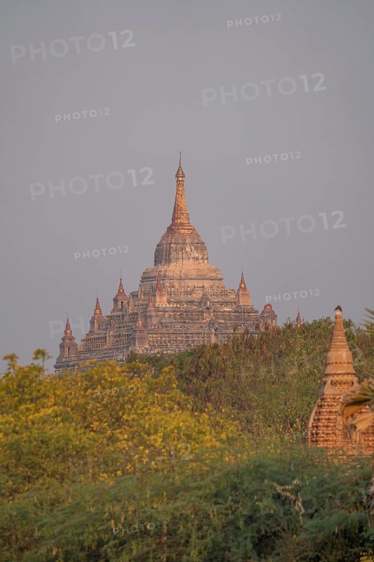 Htilominlo Temple at sunset