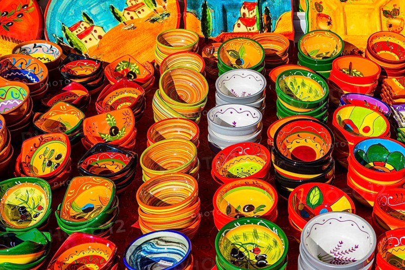 Colourful pottery at the weekly market market in I'Isle-sur-la-Sorgue