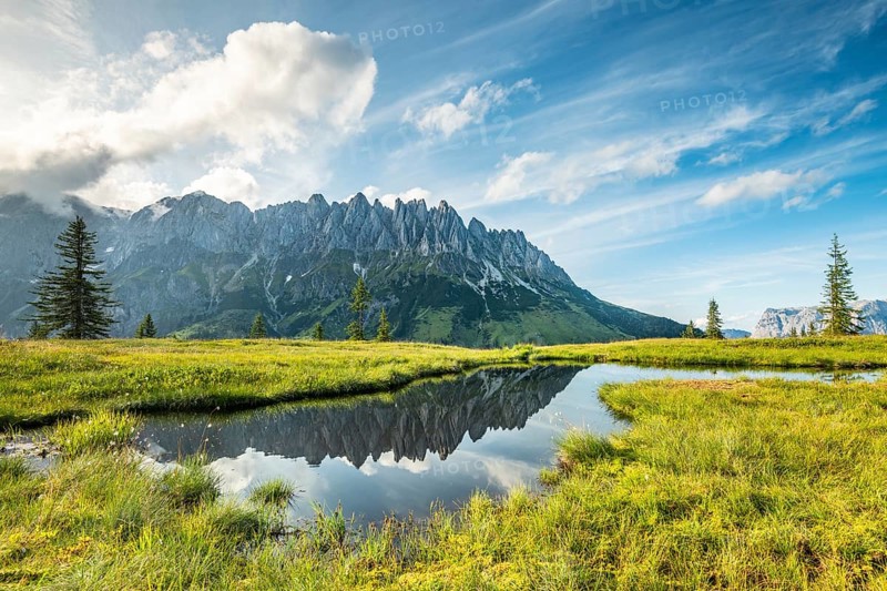 Mandelwand reflected in lake