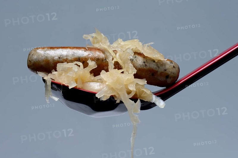 Nuremberg grilled sausages with sauerkraut on kellet