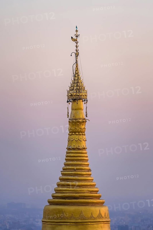 Gold peak of the Su Taung Pyae pagoda