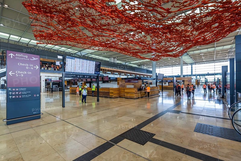 Trial operation in the departure hall in Terminal 1 of the new Berlin Airport BER