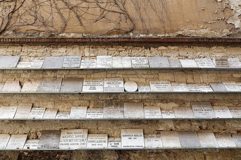 Wall with plaques commemorating the murdered Jews and the Holocaust