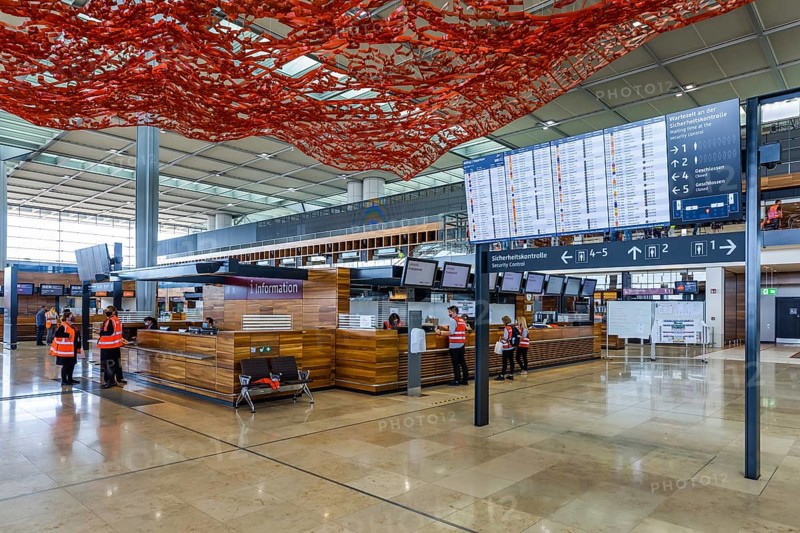 Trial operation in the departure hall in Terminal 1 of the new Berlin Airport BER