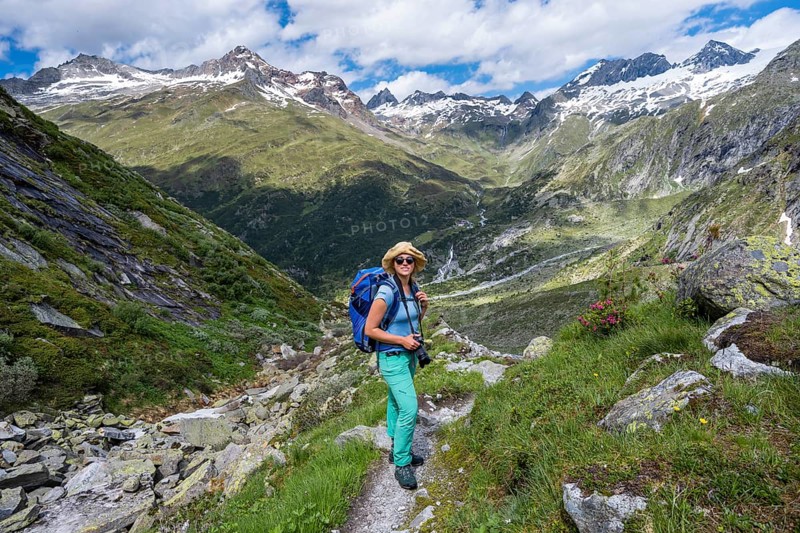Hiker on the descent from the Schoenbichler Horn to the Berliner Huette