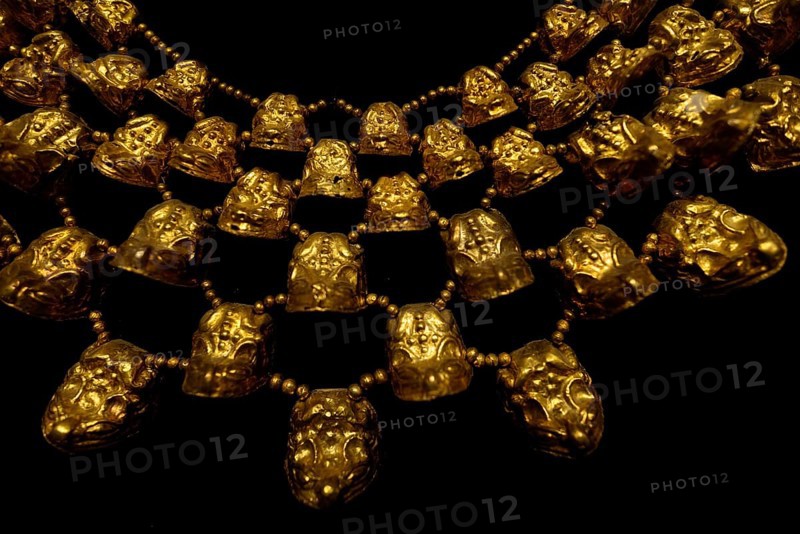 Burial gift of gold