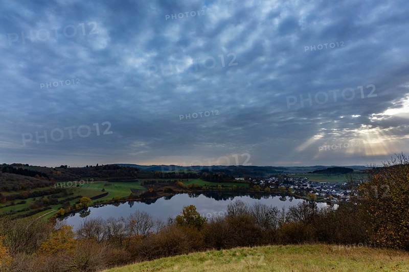 Schalkenmehrener Maar in autumn