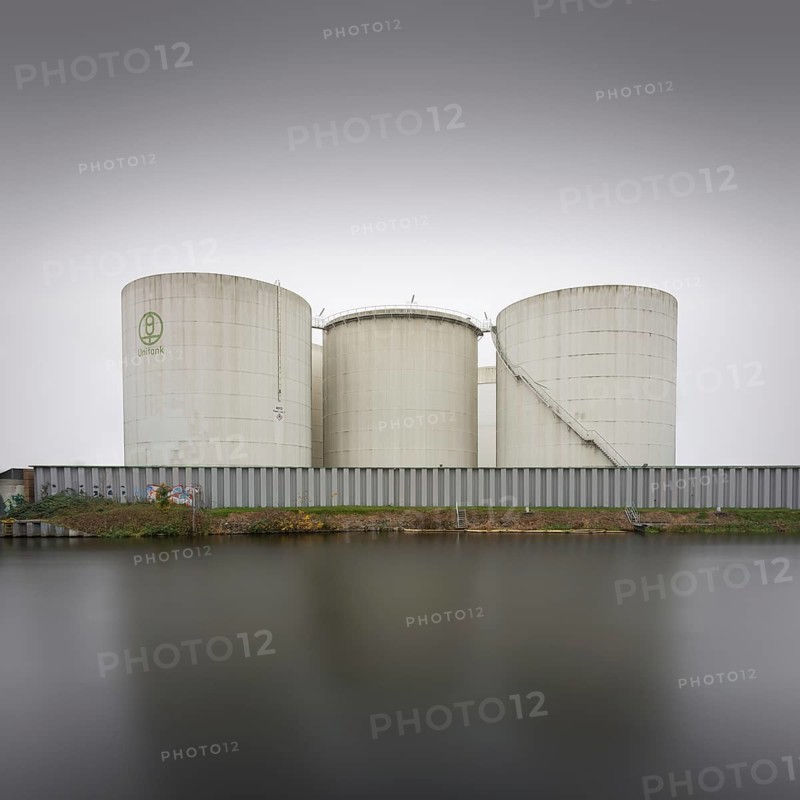 Unitank storage tanks for heating oil and diesel fuel at the Berlin Teltow Canal in Rudow
