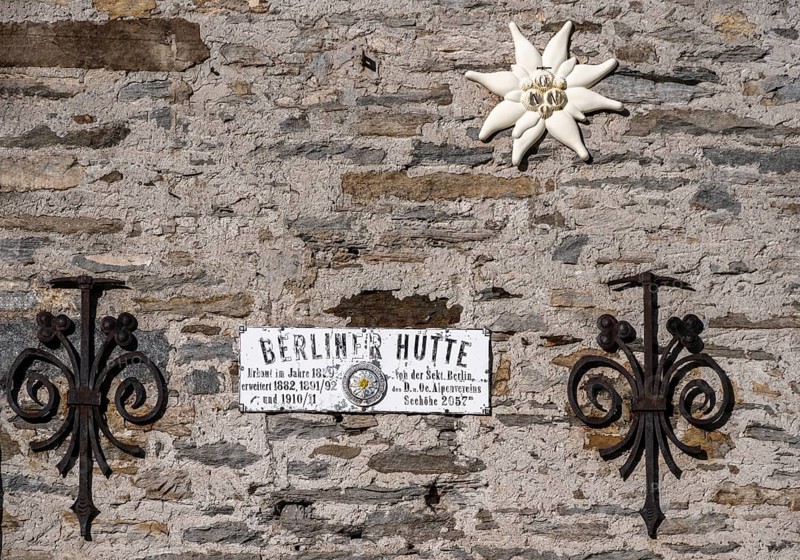 Sign of the Berliner Huette on the Berliner Hoehenweg