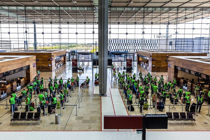 Trial operation in the departure hall in Terminal 1 of the new Berlin Airport BER
