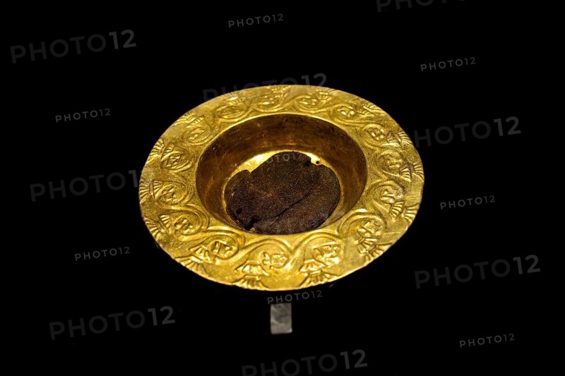 Burial object of gold