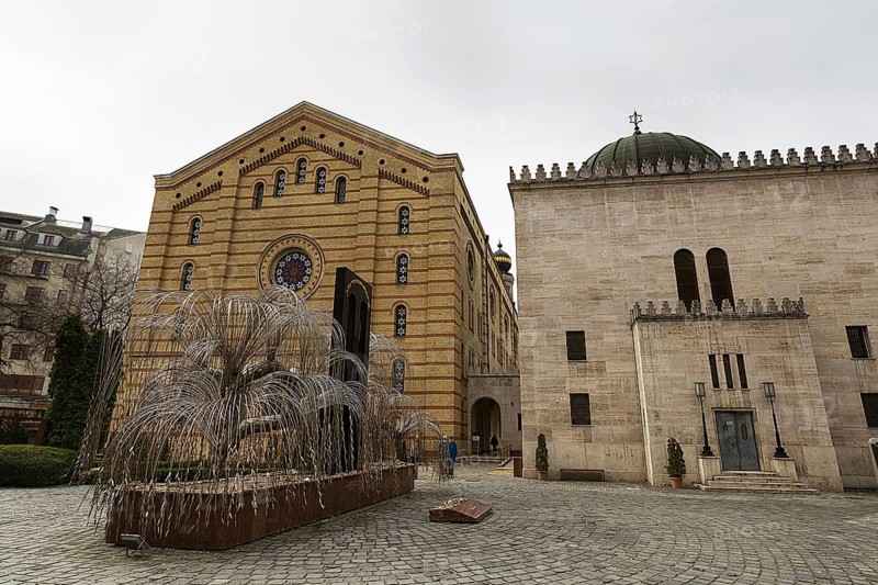 Raoul Wallenberg Memorial Park in the courtyard of the Great Synagogue