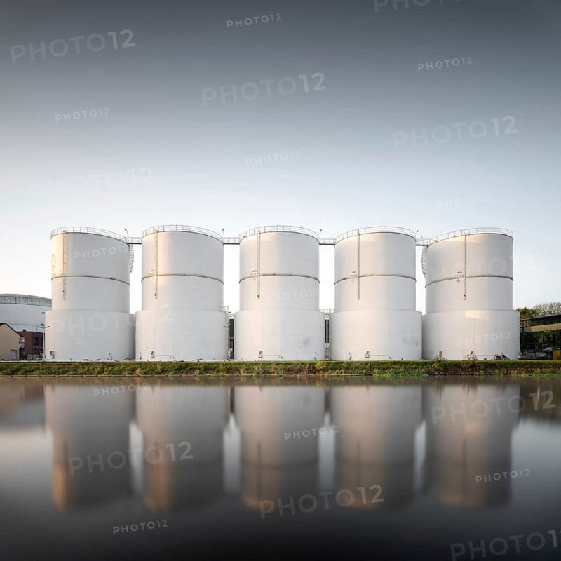 Unitank storage tanks for heating oil and diesel fuel at the Berlin Teltow Canal in Rudow
