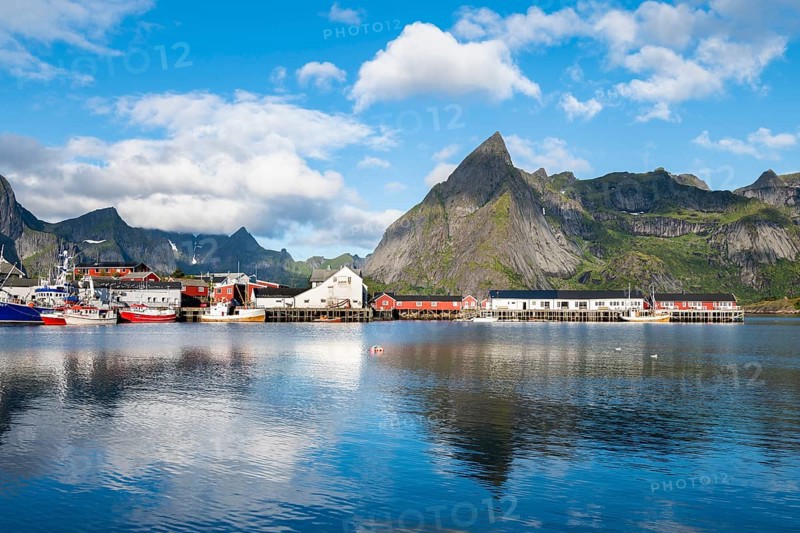 Rorbuer cabins and fishing boats in Hamnoy