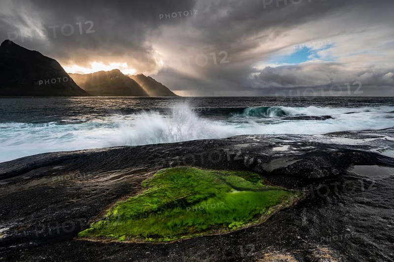 Rocky coast of Tungeneset