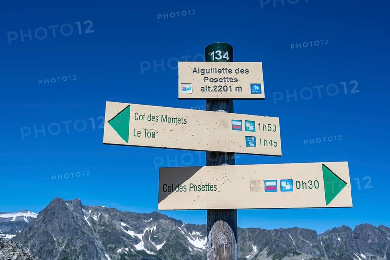 Signpost at the summit of the Aiguillette de Poisettes