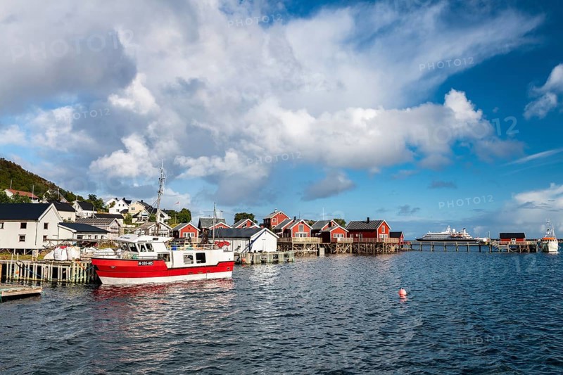 Rorbuer cabins and fishing boat in Reine